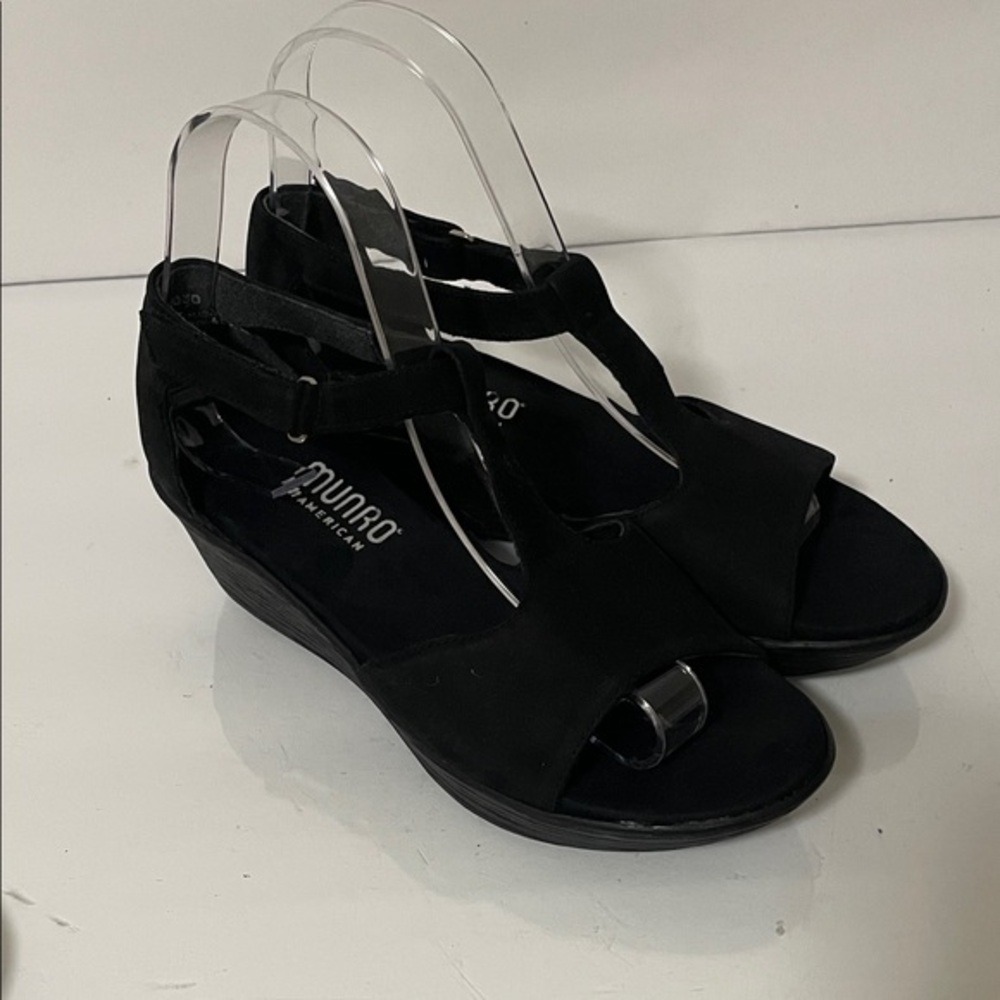 Munro Women's Black Wedge Sandals